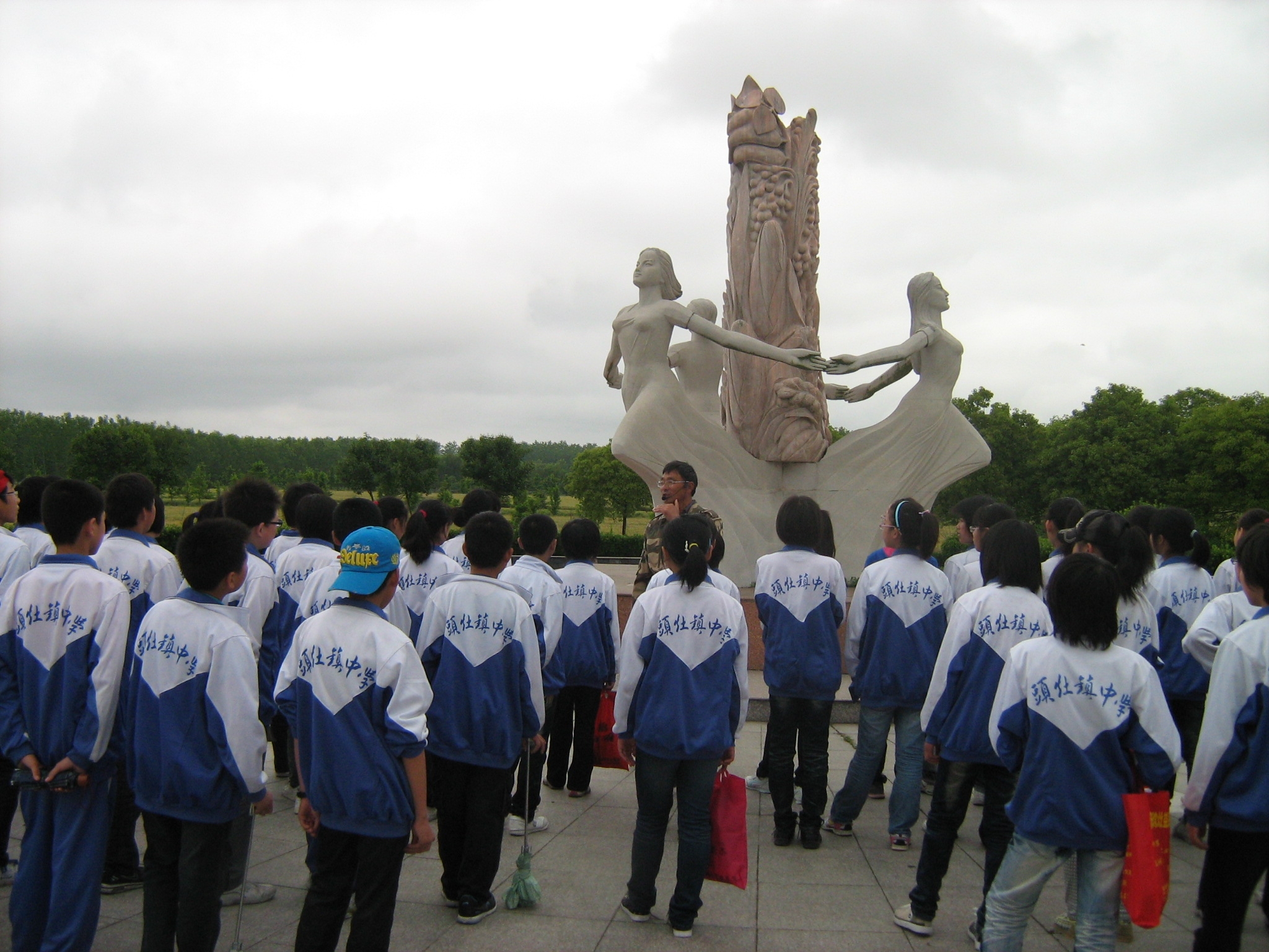 东台头灶镇组织部分青少年学生开展教育活动 