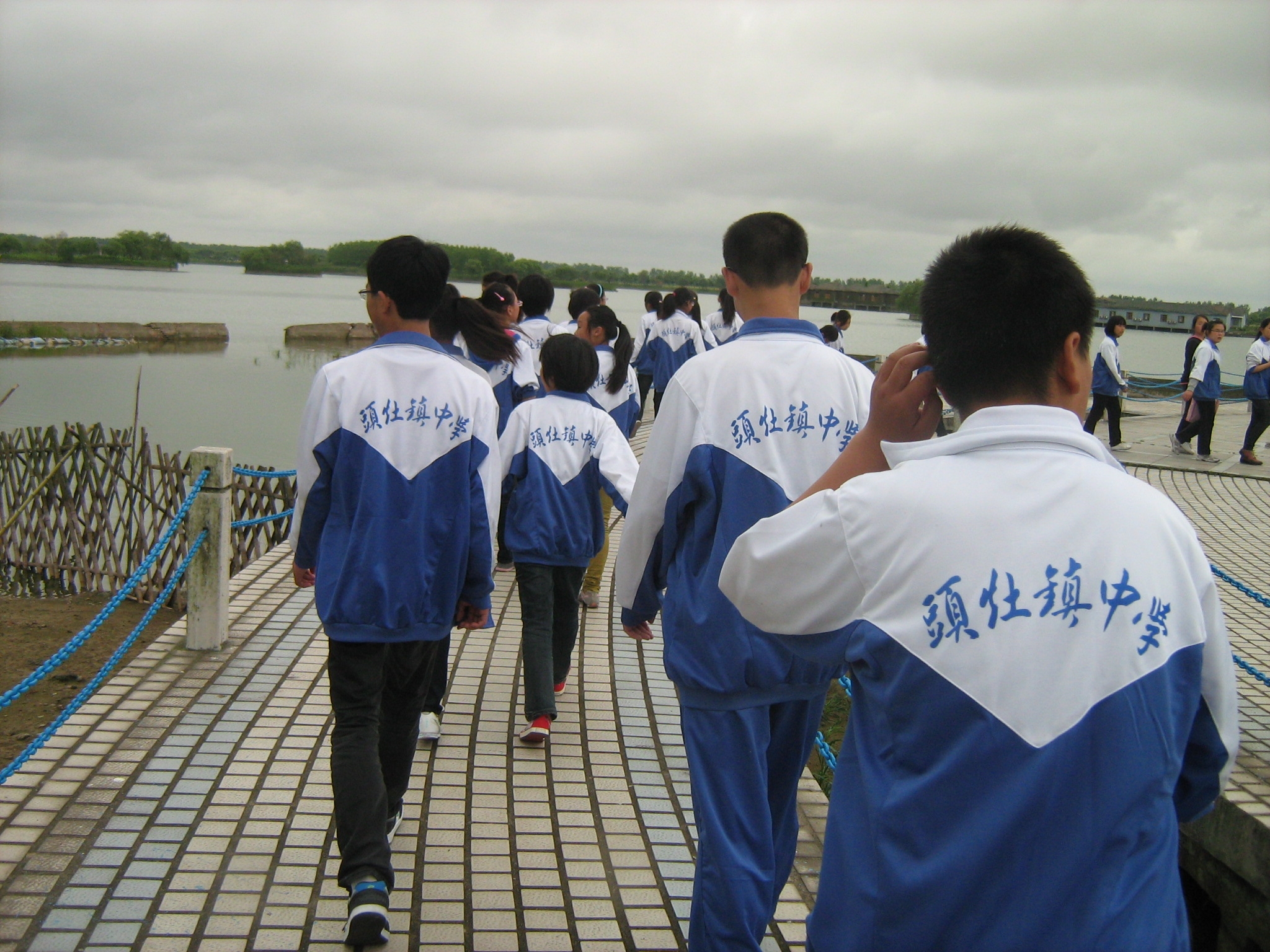 东台头灶镇组织部分青少年学生开展教育活动 